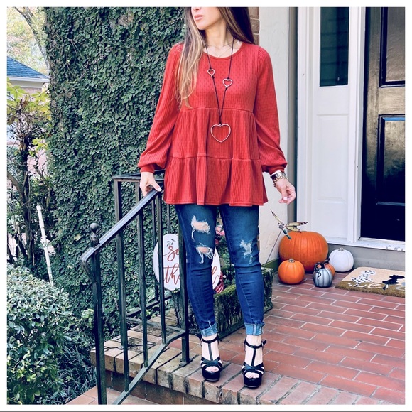 ShopEvelynne Tops - Chic And Fabulous Solid Long Sleeves Tiered Tunic Top